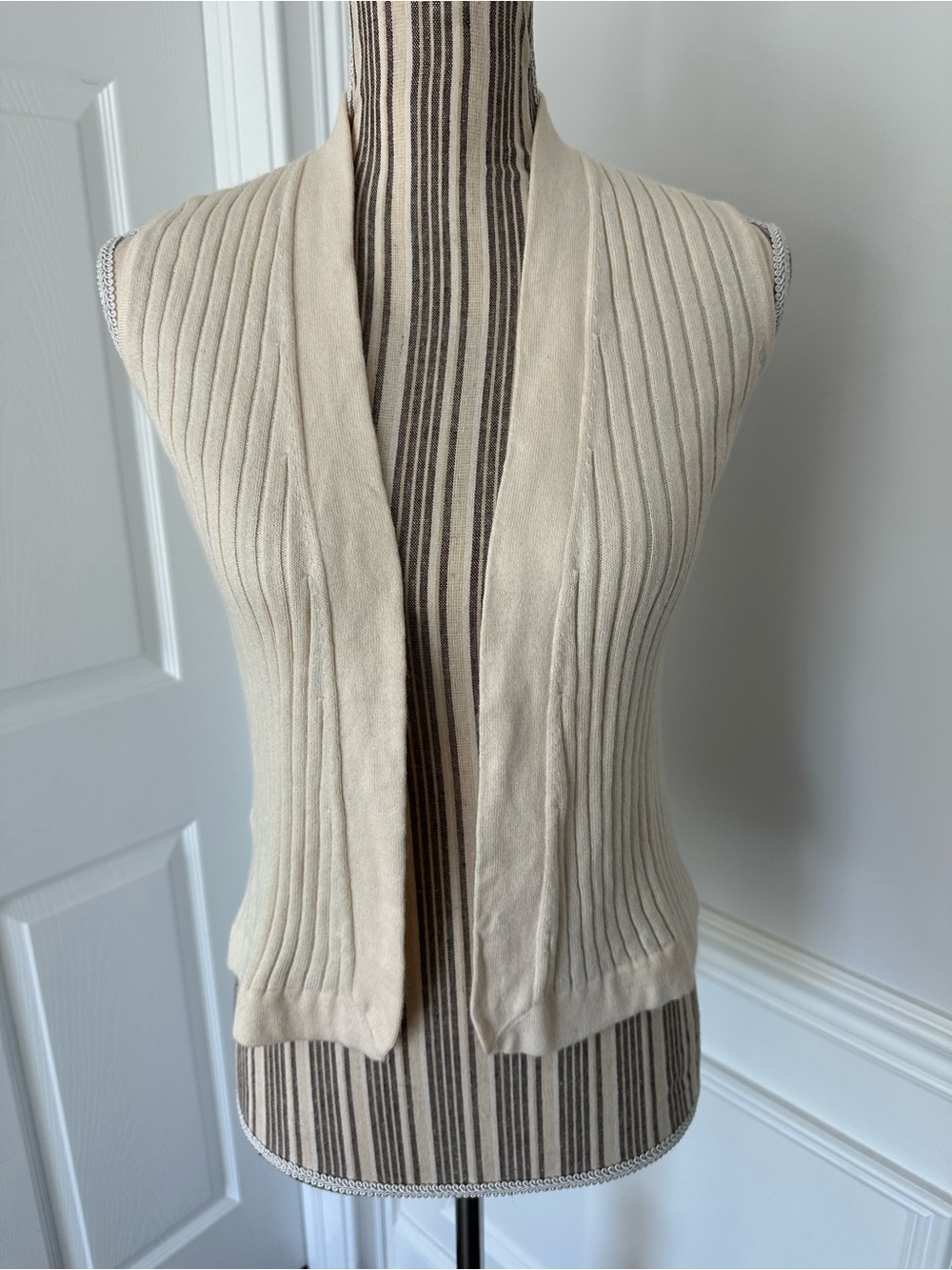 Giorgio Armani Made In Italy Cashmere Cotton Sleeveless Cardigan 42